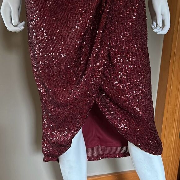Francesca’s NWT Burgundy Sequin Formal Tulip Dress Medium - Picture 3 of 16